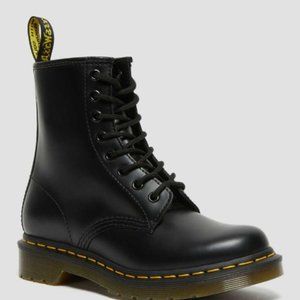 Dr. Martens Women's size 6 BLACK